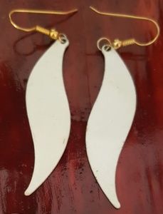 White metal dangle open wire earrngs. Pre-owned